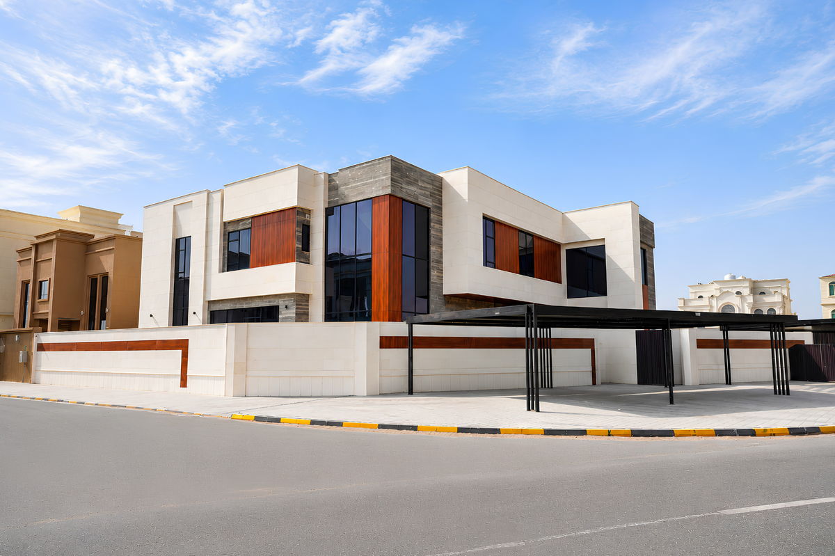 The steel colonnade and canopy at commercial building A-148, Ajman